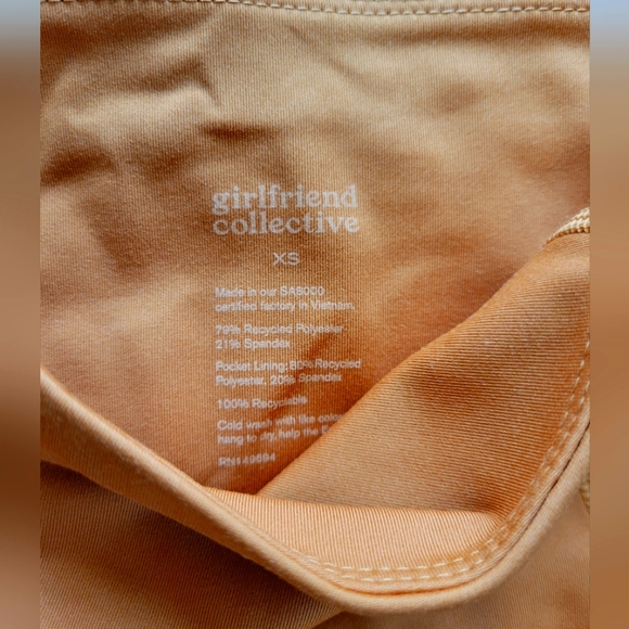 Girlfriend Collective pocket bike shorts in twig XS NWT - Picture 2 of 3